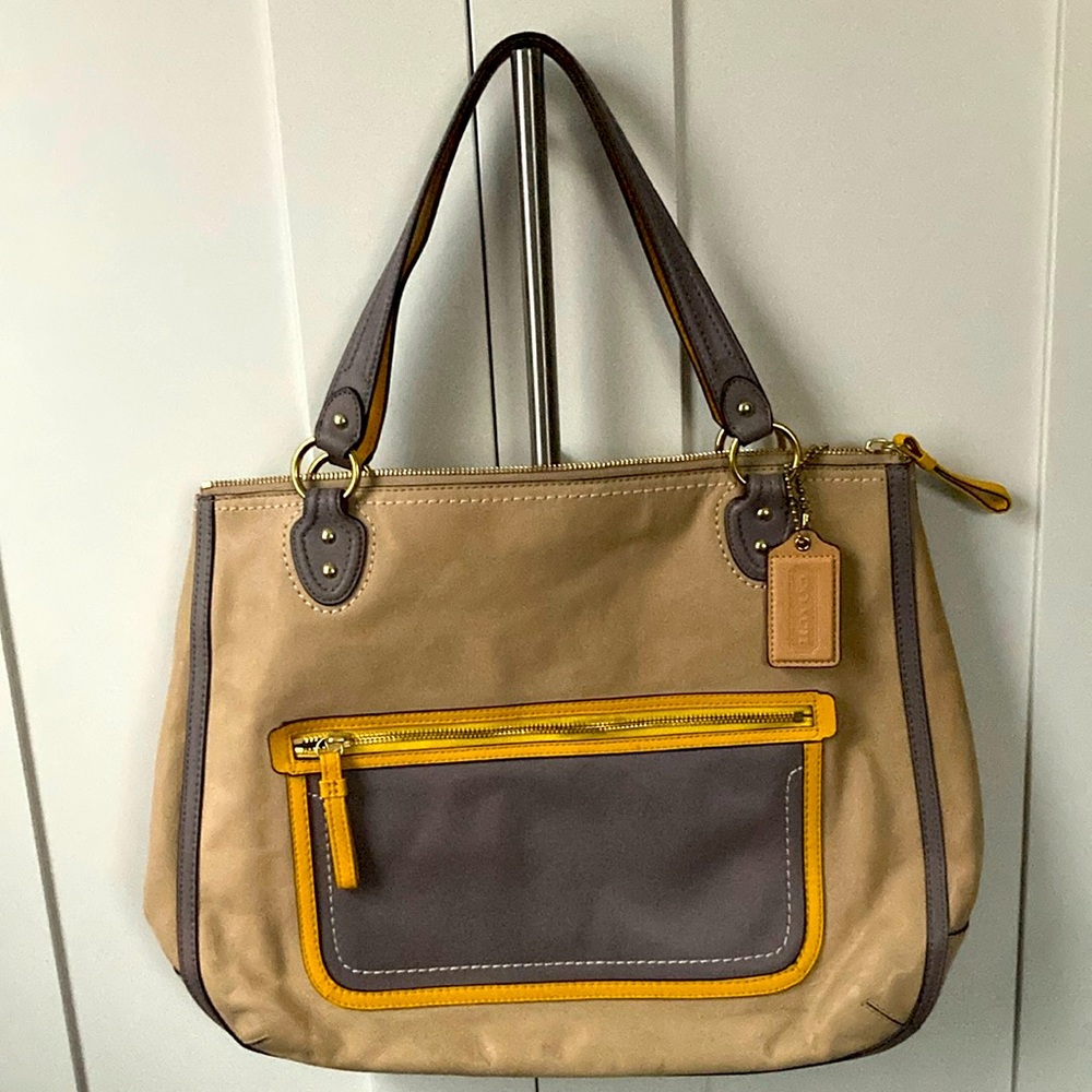 Coach Leather Tote 22430 Poppy HALIE Color-block Cappuccino/Oyster EUC